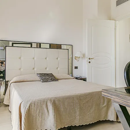 Metropolitan Hotell 3*