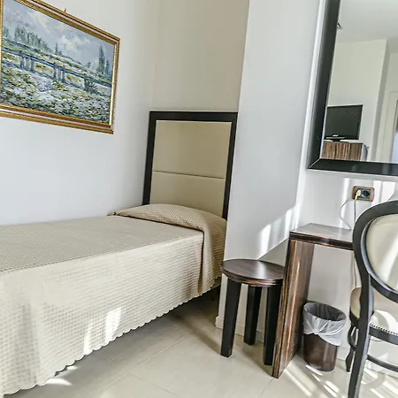 Metropolitan Hotel 3*