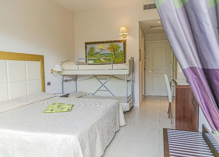 Metropolitan Hotel 3*